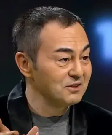 Serdar Ortaç’tan Büyük Değişim: "Bir Adım Bile Atamıyordum, Şimdi Sahnede Özgürüm"