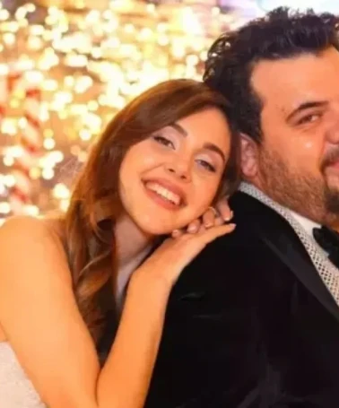 Berfu ve Eser Yenenler Çifti Paris’te Dolandırıldı!
