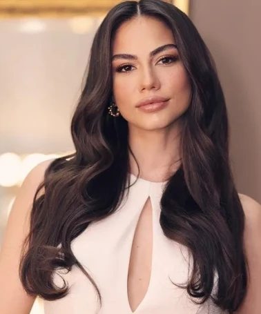 Demet Özdemir Tatil Pozlarıyla Sosyal Medyayı Salladı
