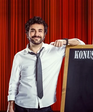 Hasan Can Kaya Bodrum’da Yeni Aşkı ile Objektiflere Takıldı