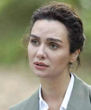 Birce Akalay, Mabel Matiz'in Şarkısına Getirilen Erişim Engeline Tepki Gösterdi