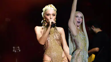 Gülşen’den Konserde Tepki: “Üzerinde Atatürk Resmi Olan Şeyi Nasıl Attınız?”