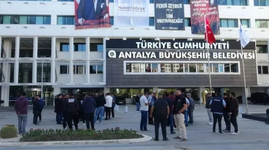 Antalya Büyükşehir Belediyesine Yönelik Operasyonda 3 Kişi Tutuklandı