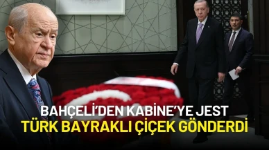 Devlet Bahçeli’den Kabine’ye Jest: Türk Bayraklı Çiçek Gönderdi