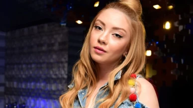 Ece Seçkin Konserinde Sahne İskelesine Tırmanan İzleyici Kısa Süreli Panik Yarattı