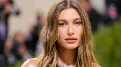 Hailey Bieber, Met Gala After Party’de Altın Rengi Elbisesiyle Göz Kamaştırdı