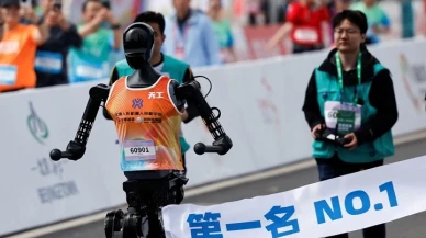 Robotlar İnsanlarla Koştu! Çin'den Dikkat Çeken Teknoloji Adımı