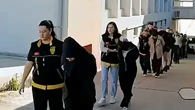 Kamu görevlisi yalanıyla milyonları götürdüler: 10 ilde eş zamanlı operasyonla çökertildiler