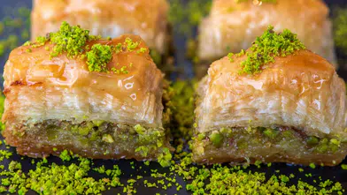Hürmüz Boğazı'ndaki gerilim baklava fiyatlarını vurdu: Hammadde krizinde yüzde 20 zam alarmı