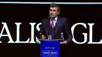 Selçuk Bayraktar'dan teknoloji dünyasına sert uyarı: İnsanlık 'sentetik esaret' altında