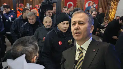 Bakan Yerlikaya Sındırgı’da Açıklama Yapıyor: "112'de 507 Çağrı Alındı 30'u Hasarla İlgili"