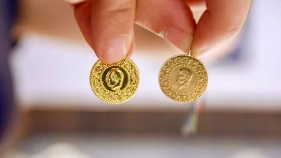 Altın Fiyatları Yükselmeye Devam Ediyor! Gram Altın 5 Bin 700 Lirayı Gördü