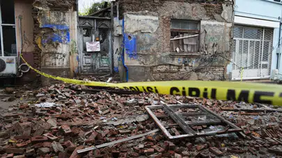 Balıkesir’de 6.1 Büyüklüğünde Deprem: Acı Bilanço Günün İlk Işıklarıyla Ortaya Çıktı!