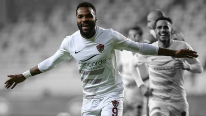 Futbolcu Aaron Boupendza Feci Şekilde Hayatını Kaybetti!