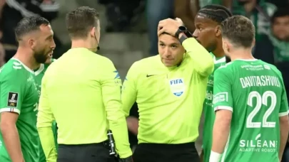 Fransa'da Futbol Skandalı: Hakeme Tribünden Mermi Atıldı, Maç Yarıda Kaldı!