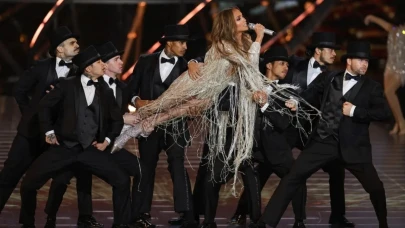 Jennifer Lopez'in Mekke Yakınındaki Konseri Olay Yarattı: "İslam’a Hakaret" Tepkisi!