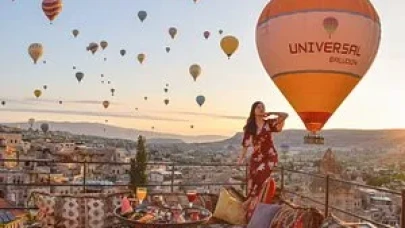 Kapadokya'da 23 Nisan Coşkusu! Balonlar Gökyüzünü Kırmızı Beyaza Bürüdü
