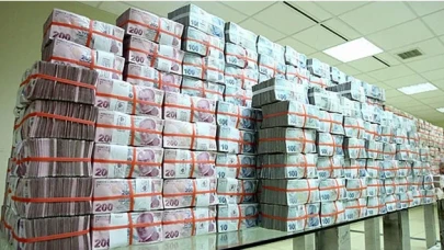 Bankalarda Rekor Mevduat! 15 Trilyon Liralık Birikim Ekonomiye Nasıl Yansıyor?