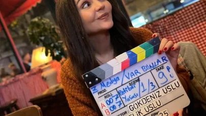 Cansu Diktaş İki Farklı Projeyle Ekranda: “Zihnime Bir Bilet” ve “Var Bunlar”da Rol Alıyor