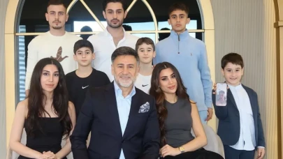 İzzet Yıldızhan’a 9 Çocuğundan Anlamlı Doğum Günü! 62. Yaşa Gününde Duygusal Kutlama