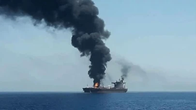 Kızıldeniz'de Savaş Alarmı! Hususiler, ABD Donanmasını Vurdu