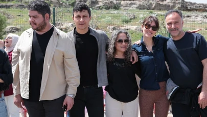 Uzak Şehir Dizisinin Yapımcısından Narlı Köyü'ne Fen Laboratuvarı Desteği
