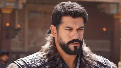 Burak Özçivit 35 Milyon TL’lik Spor Arabasıyla Bebek’te Şov Yaptı!