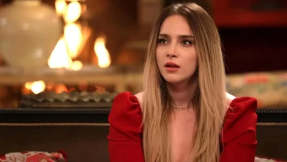 Hayal Köseoğlu'ndan Tartışma Yaratan Girişim: "Telefon Şemsiyesi" Satışta!