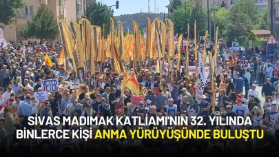 Sivas Madımak Katliamı'nın 32. Yılında Binlerce Kişi Anma Yürüyüşünde Buluştu