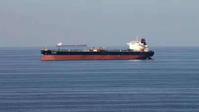 Hürmüz Boğazı'nda sular durulmuyor: ABD'den abluka hamlesi, İran'dan karşı atak