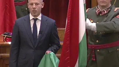 Macaristan’da yeni dönem: Viktor Orban devri kapandı, Peter Magyar koltuğa oturdu
