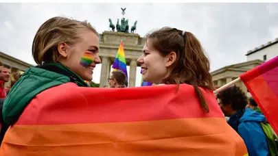 Berlin'de kanlı saldırı: Onur Yürüyüşü'nde otomobil dehşeti yaşandı