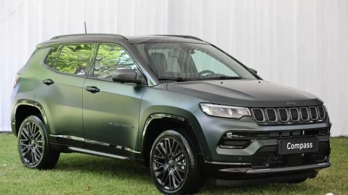 Yeni Jeep Compass Ortaya Çıktı: Elektrikli ve Hibrit Seçeneklerle Geliyor mu?