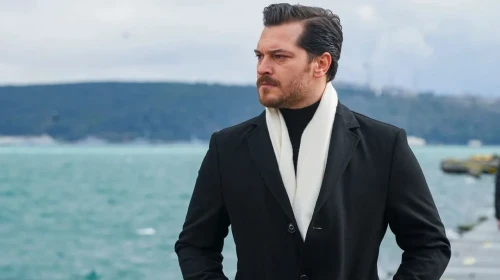 Çağatay Ulusoy ve Sevgilisi Aslıhan Malbora Eşref Rüya Setinde Görüntülendi!