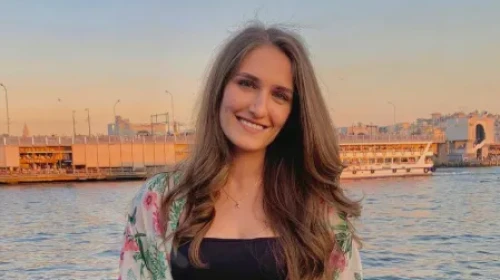 Rezzan Yetiş Kimdir? Kaç Yaşında, Nereli, Mesleği Ne, Evli Mi, Eşi Kim, Instagram Hesabı ve Özel Hayatı