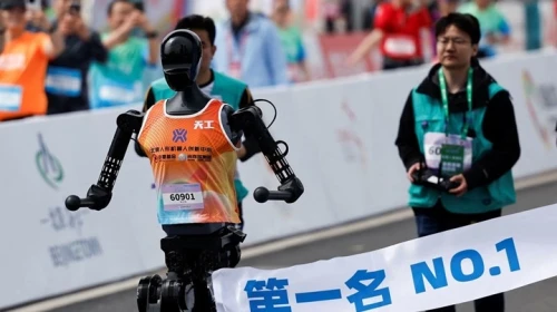 Robotlar İnsanlarla Koştu! Çin'den Dikkat Çeken Teknoloji Adımı