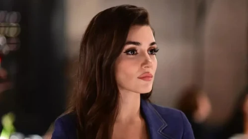 Hande Erçel'den Orient Express'te Romantik Pozlar!