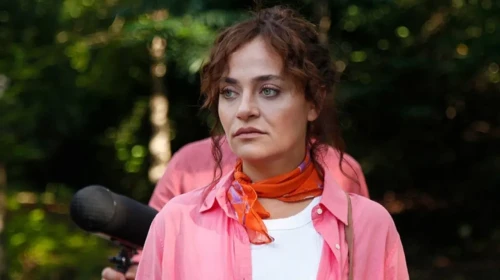 Didem Balçın’a Acı Günü: Babasını Kaybetti, Tiyatro Turnesini Yarıda Kesti