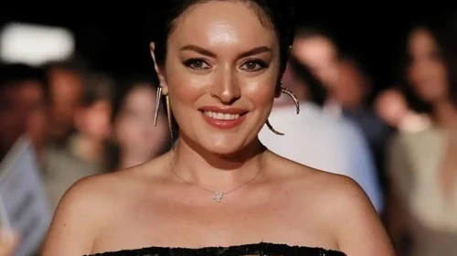Ezgi Mola’nın Barselona’daki Evi Evsizler Tarafından İşgal Edildi!