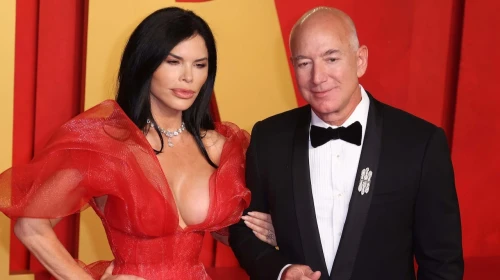 Jeff Bezos’un Nişanlısı Lauren Sanchez’in 100 Bin Dolarlık Elbisesi Göz Kamaştırdı