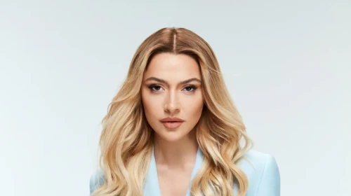 Hadise ve Hollywood Yıldızı Joey King ile Dans Etti!
