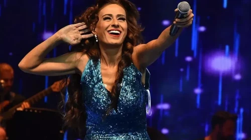 Yıldız Tilbe 59. Yaşını Sahnede Kutladı