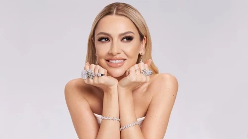 Hadise'den Kırışıklık Eleştirilerine Sert Yanıt: “Korkmadım, Korkmam, Korkutamazsınız!”