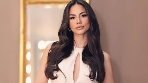 Demet Özdemir Tatil Pozlarıyla Sosyal Medyayı Salladı