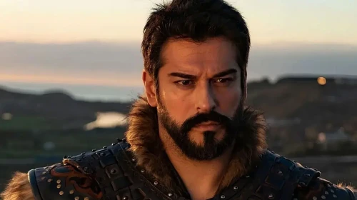 Burak Özçivit’ten Radikal İmaj Değişikliği: Sakallar Gitti, Yeni Dönem Başladı!