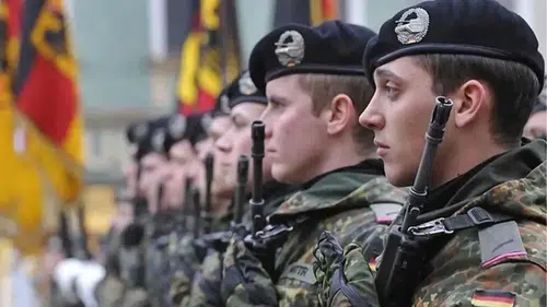 Almanya’da 18 Yaşındaki Erkekler İçin Askerlik Formu Doldurma Zorunluluğu Geliyor