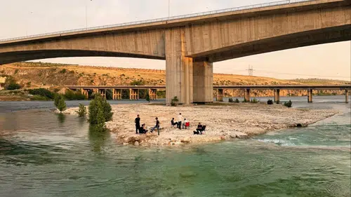 Piknik keyfi kabusa dönüyordu: Fırat Nehri'nde mahsur kalan 8 kişi ölümden döndü