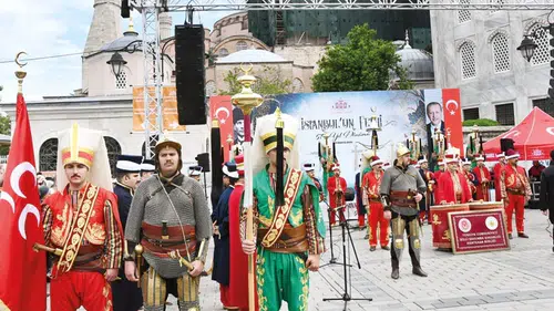 İstanbul'un fethinde 573 yıllık gurur: Tarihi yarımadada dev kortej