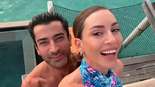 Bodrum tatilinde cömertlik rüzgarı: Kenan İmirzalıoğlu ve Sinem Kobal'dan arkadaş grubuna dev midye ziyafeti
