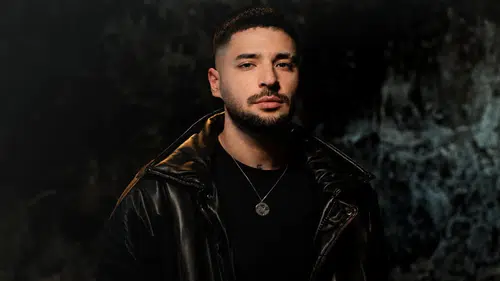 Sahne ışıkları karardı, kelepçeler takıldı: Ünlü rapçi konser sırasında gözaltına alındı